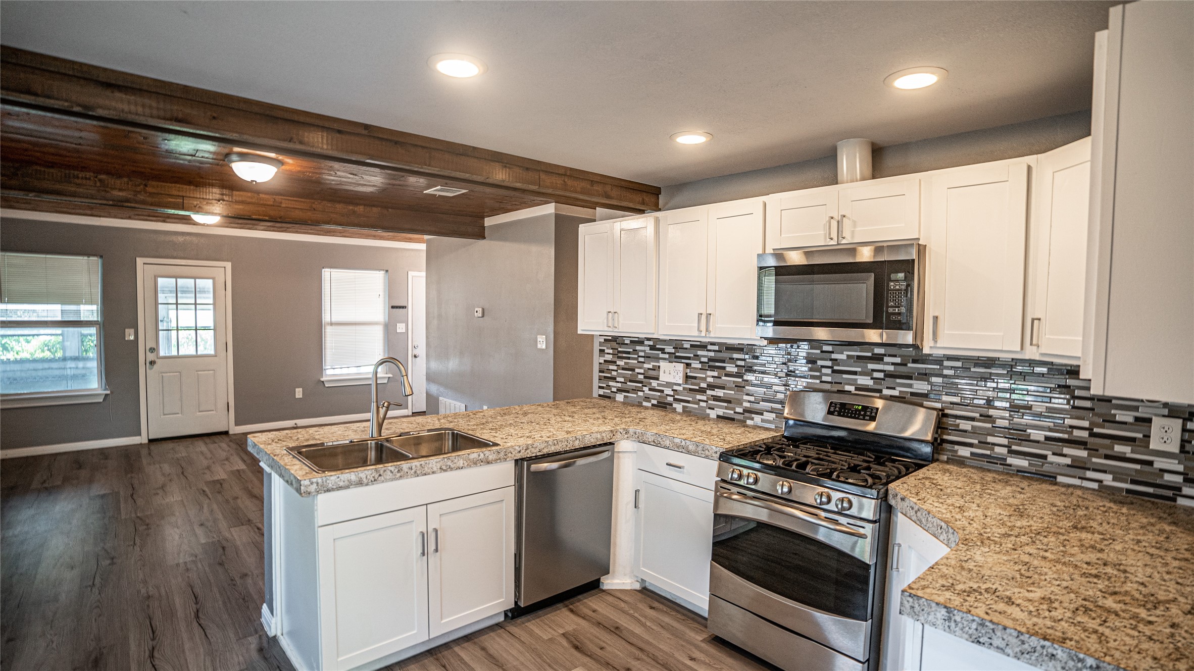 106 West Hoopes Avenue Pflugerville, TX 78660 - Photo 5 of 17 Kitchen