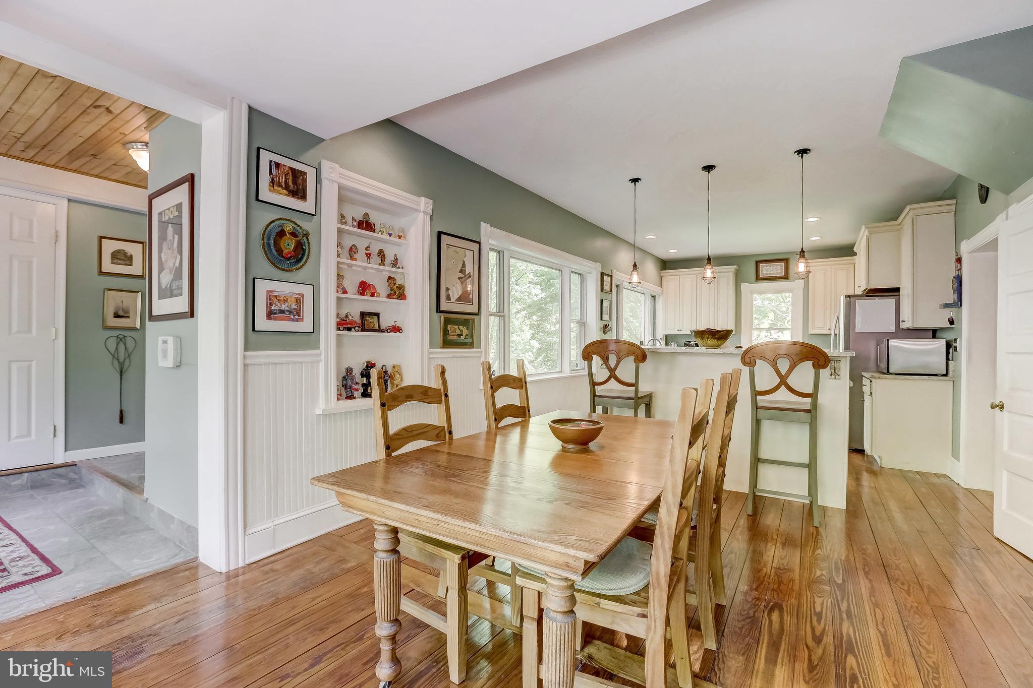 1802 Dixon Road Baltimore, MD 21209 - Photo 24 of 61 Built-ins and large space to dine!