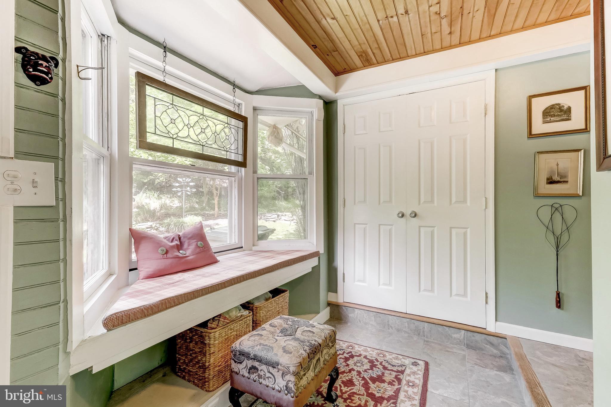 1802 Dixon Road Baltimore, MD 21209 - Photo 25 of 61 Bay Window with seating