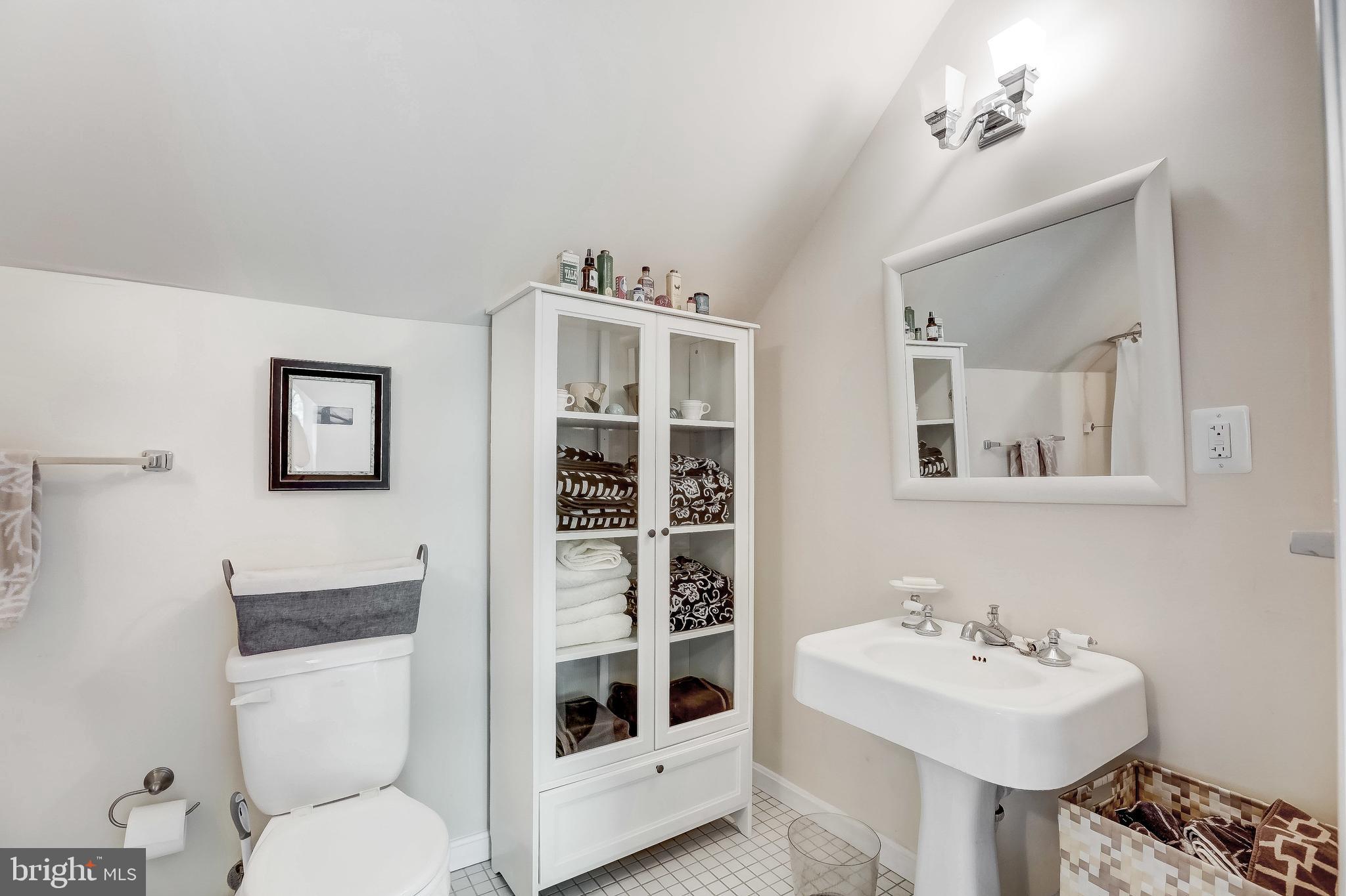 1802 Dixon Road Baltimore, MD 21209 - Photo 46 of 61 Full bath