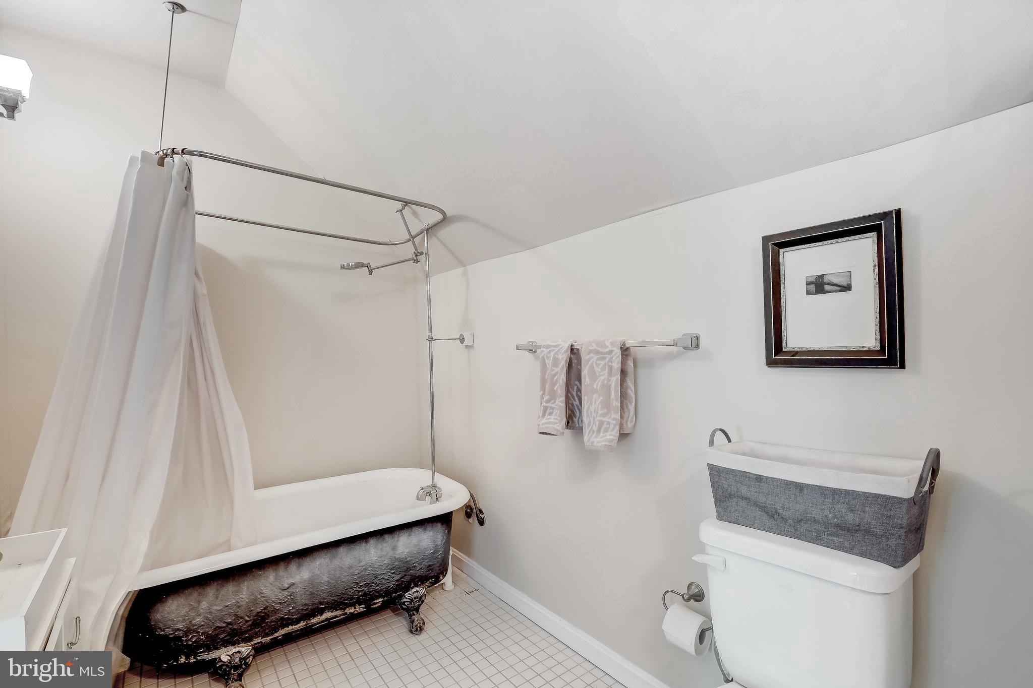1802 Dixon Road Baltimore, MD 21209 - Photo 47 of 61 Full bath with cool, clawfoot tub