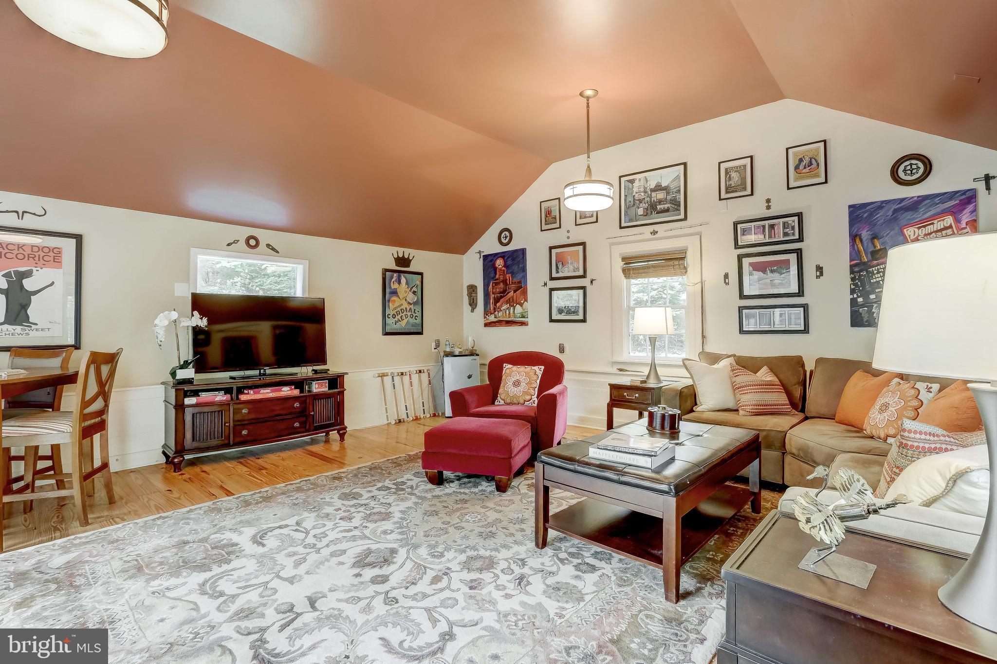 1802 Dixon Road Baltimore, MD 21209 - Photo 53 of 61 A bonus area to gather
