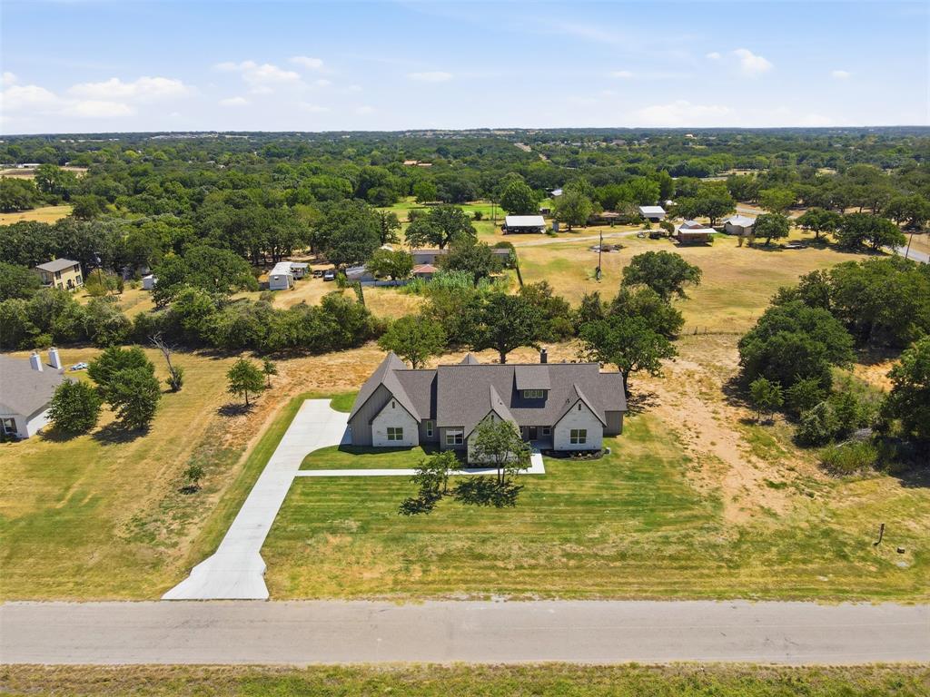 104 Springhill Ct. Springtown, TX 76082 - Photo 2 of 38 Gallery Image 2