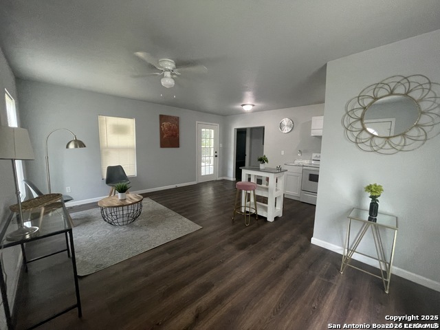 422 Florence Street Uvalde, TX 78801 - Photo 4 of 11 a living room with furniture and a wooden floor