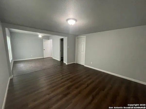 $1,195 | 422 Florence Street, Uvalde, TX 78801