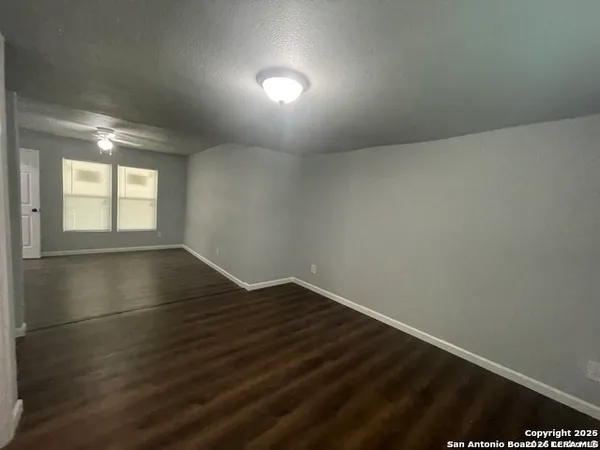 $1,195 | 422 Florence Street, Uvalde, TX 78801