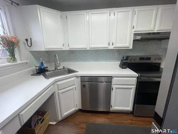 $289,900 | 204 Cedar Hollow Drive, Unit 204, Rocky Hill, CT 06067