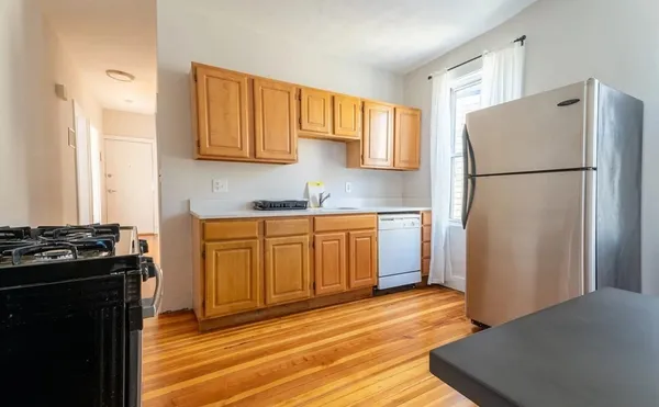 $3,350 | 33 Edison Green, Unit 3, Boston, MA 02125