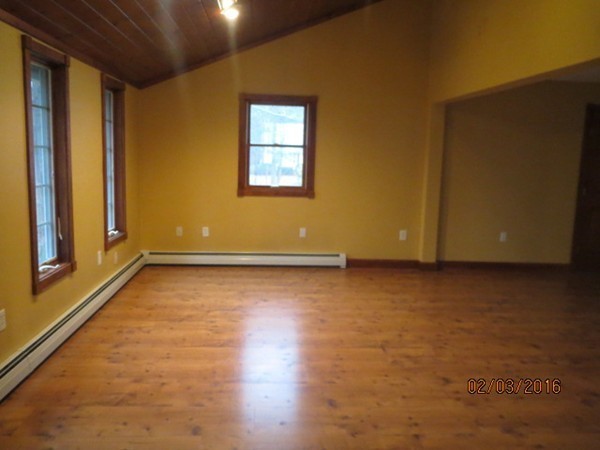 672 Northfield Road Lunenburg, MA 01462 - Photo 9 of 23 Gallery Image 9
