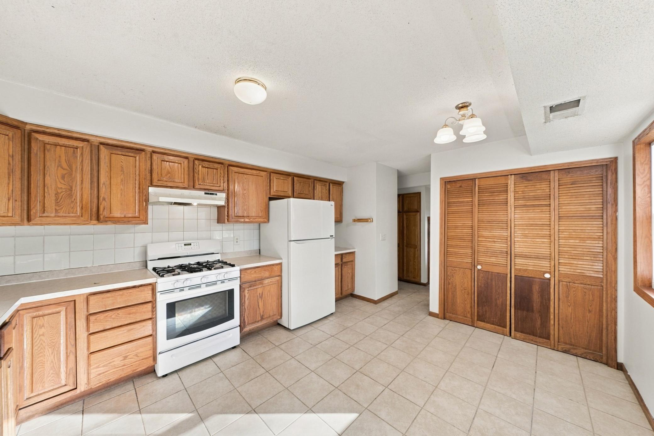 6980 Alpine Trail Eden Prairie, MN 55346 - Photo 8 of 21 Gallery Image 8