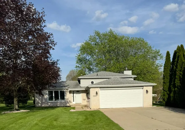 $325,900 | 3229 Rustic Lane, Crown Point, IN 46307
