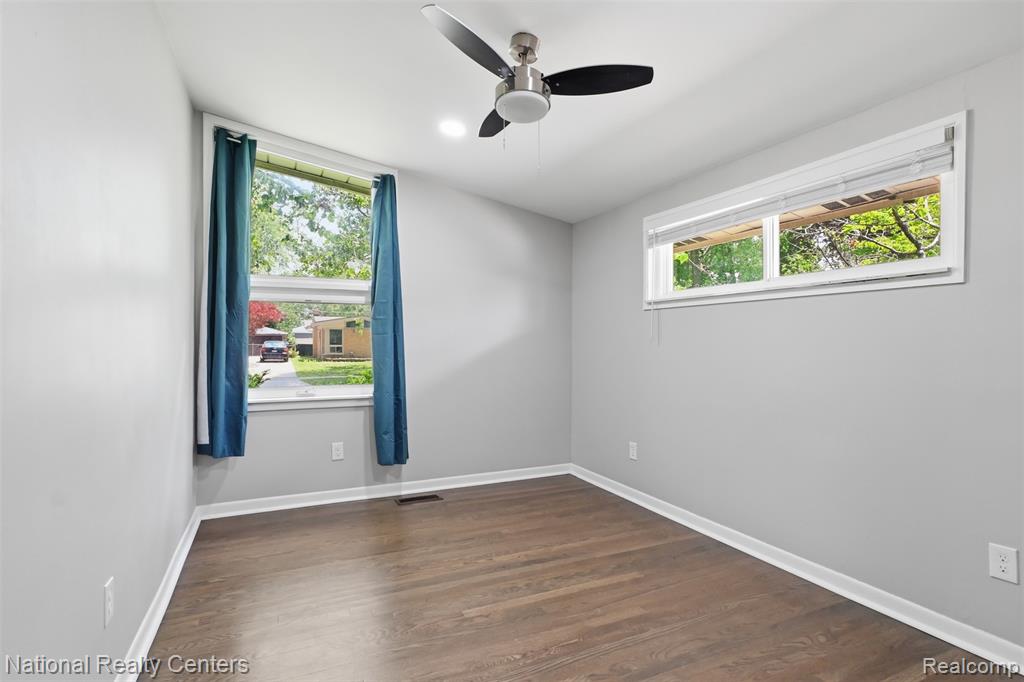 17159 Rougeway Street Livonia, MI 48152 - Photo 24 of 36