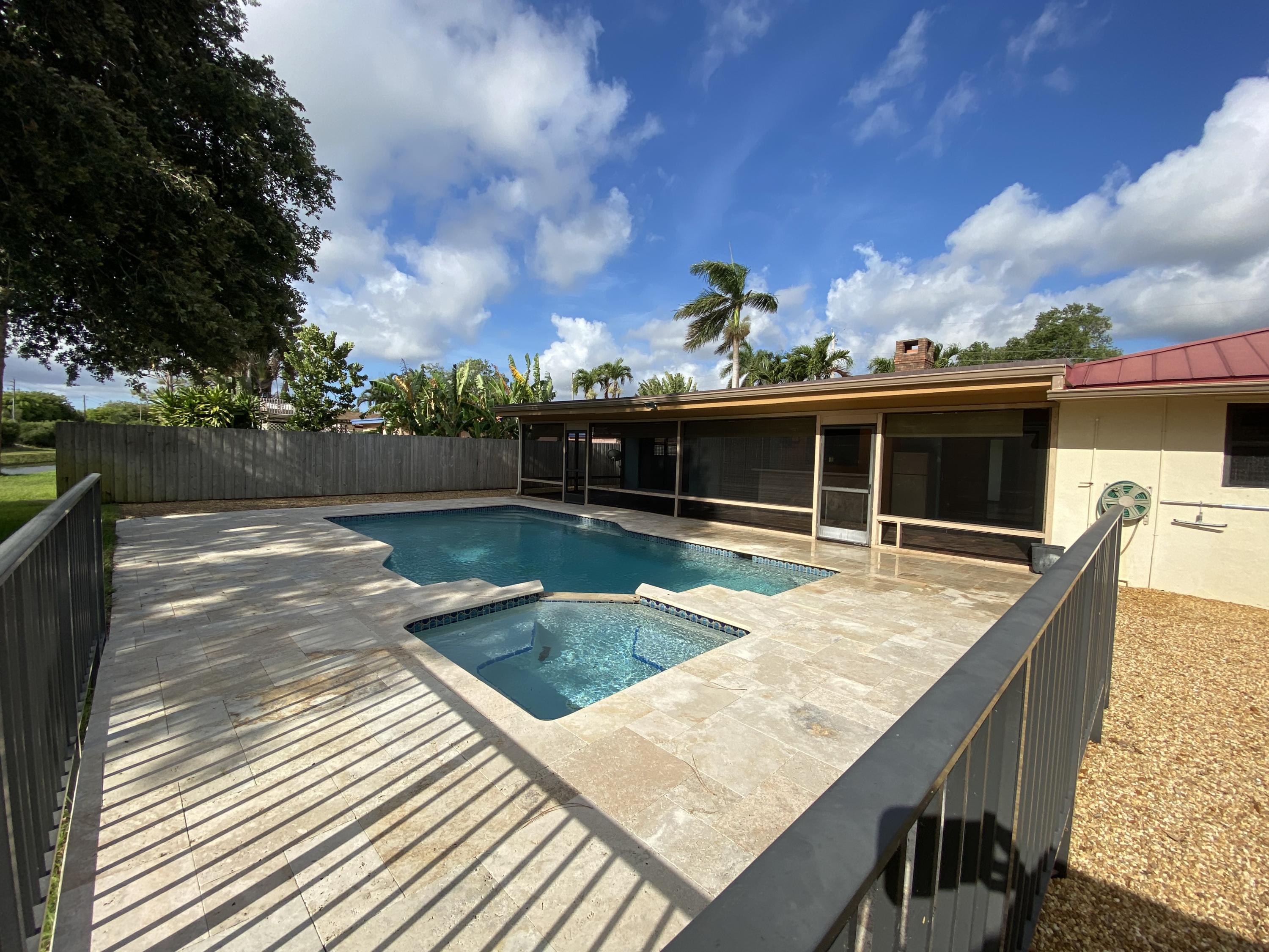 7146 Thompson Road Boynton Beach, FL 33426 - Photo 22 of 23 Pool area