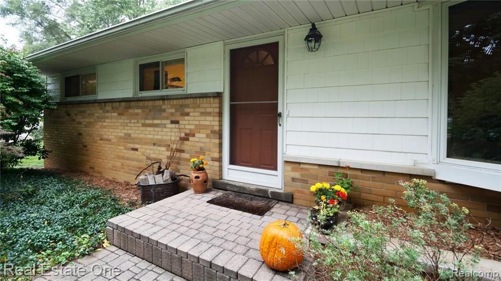 450 Elmhill Road Rochester Hills, MI 48306 - Photo 9 of 31