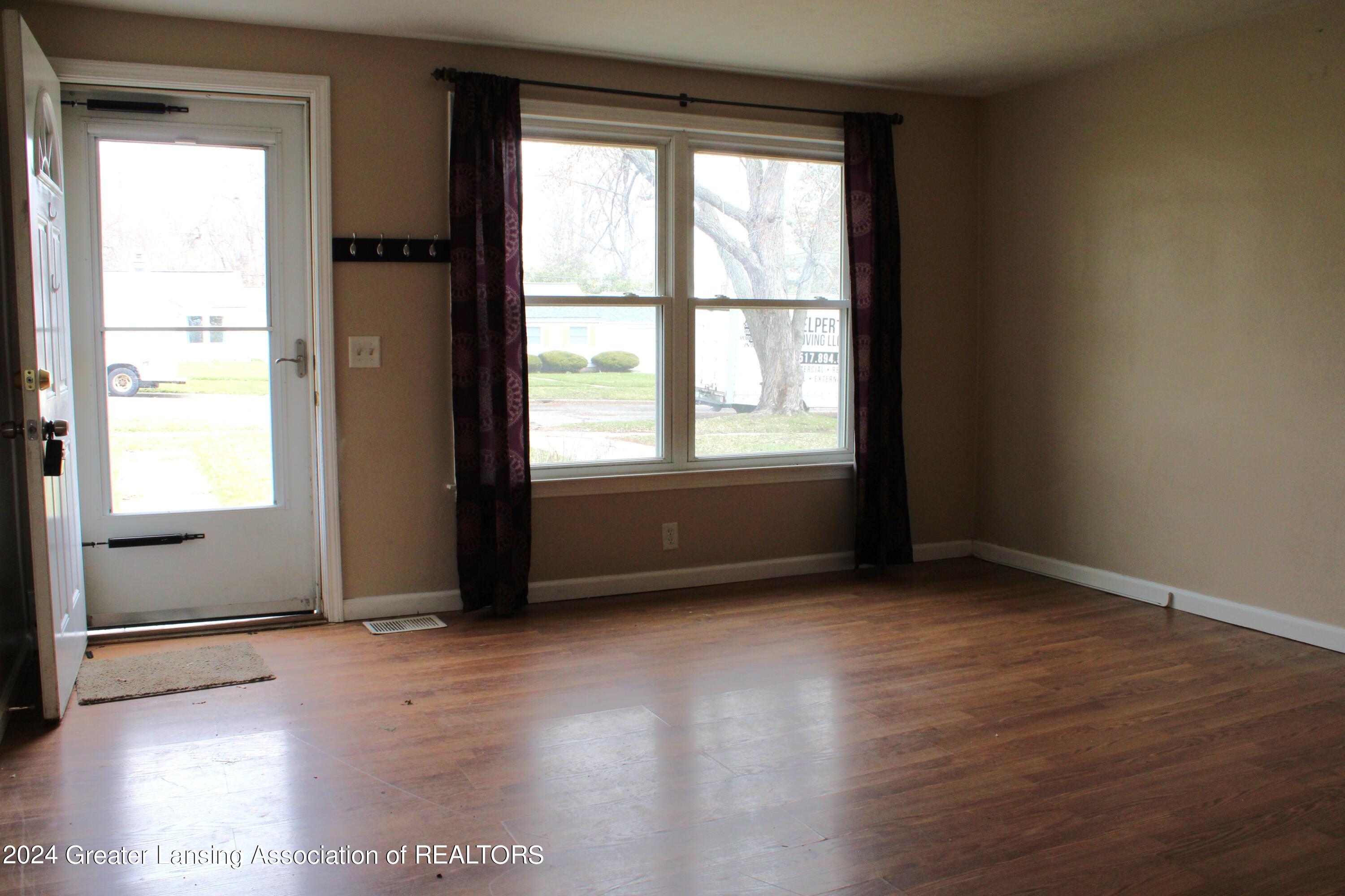 2919 Risley Drive Lansing, MI 48917 - Photo 3 of 22 Livingroom2