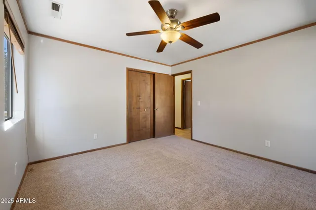 a view of a livingroom with a ceiling fan
