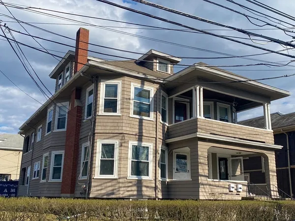 $3,150 | 47 Lyman Street, Unit 1, Waltham, MA 02452