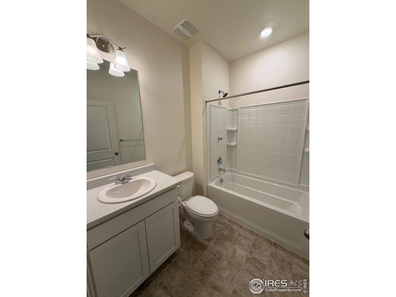 107 65th Avenue Greeley, CO 80634 - Photo 12 of 38 Guest bath with tub on main level.