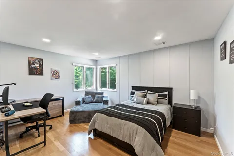 $2,850,000 | 8 Bolton Drive, Manhasset, NY 11030