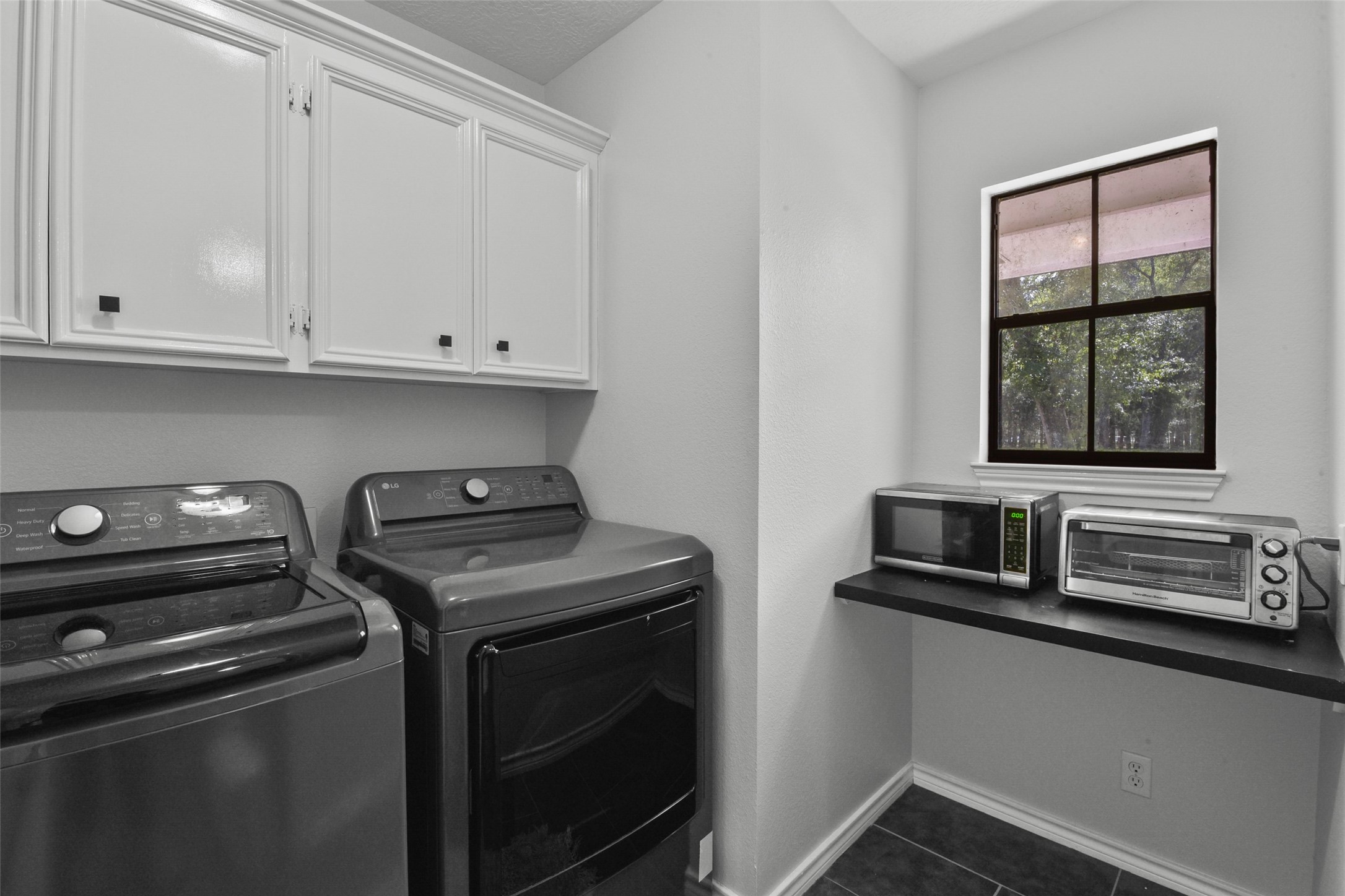 223 Oetken West Road Anahuac, TX 77514 - Photo 22 of 50 a kitchen with appliances a sink and cabinets