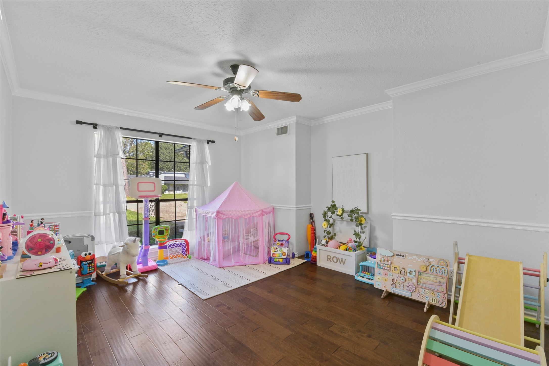223 Oetken West Road Anahuac, TX 77514 - Photo 10 of 50 a living room with furniture and a wooden floor