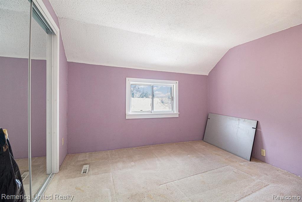 4342 Pleasant Valley Road Brighton, MI 48114 - Photo 13 of 19