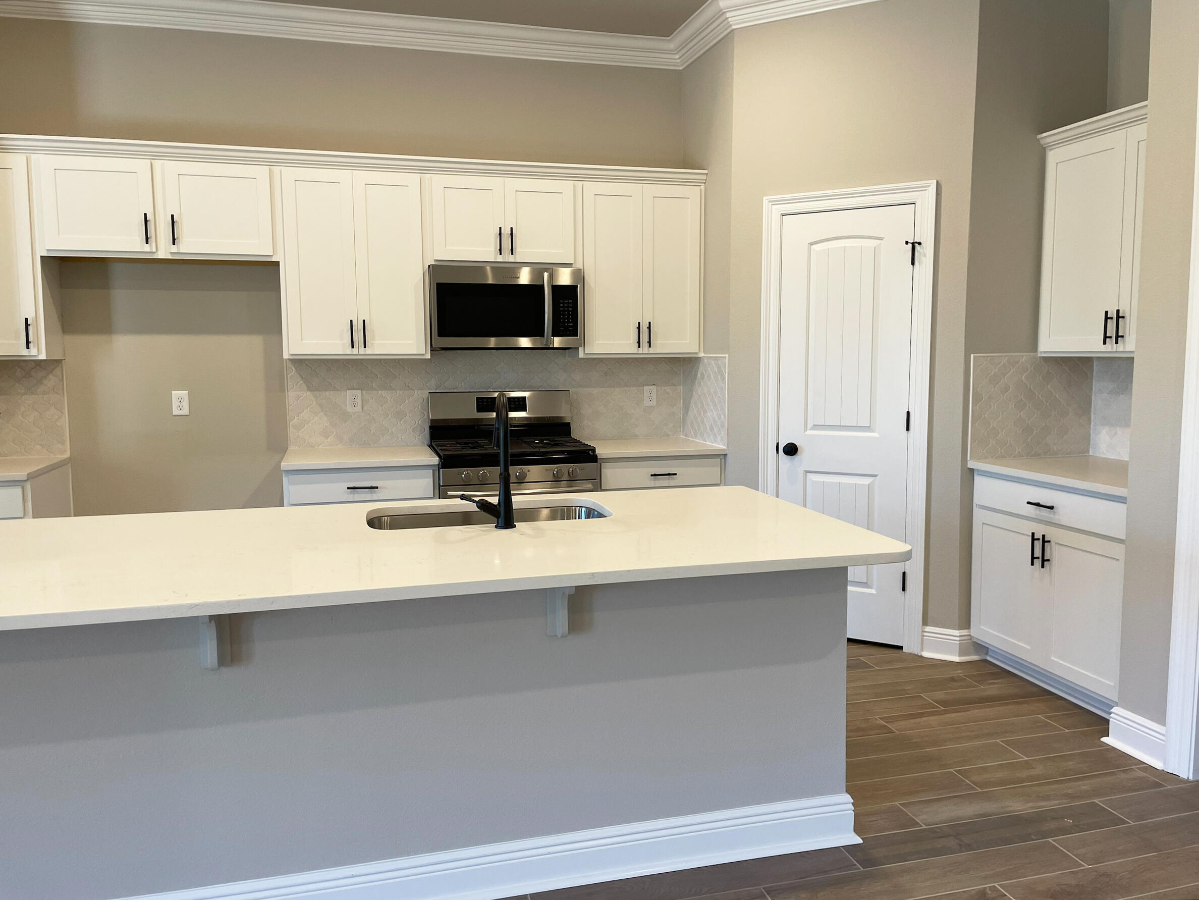 232 Hydrangea Boulevard Freeport, FL 32439 - Photo 4 of 16 KITCHEN
