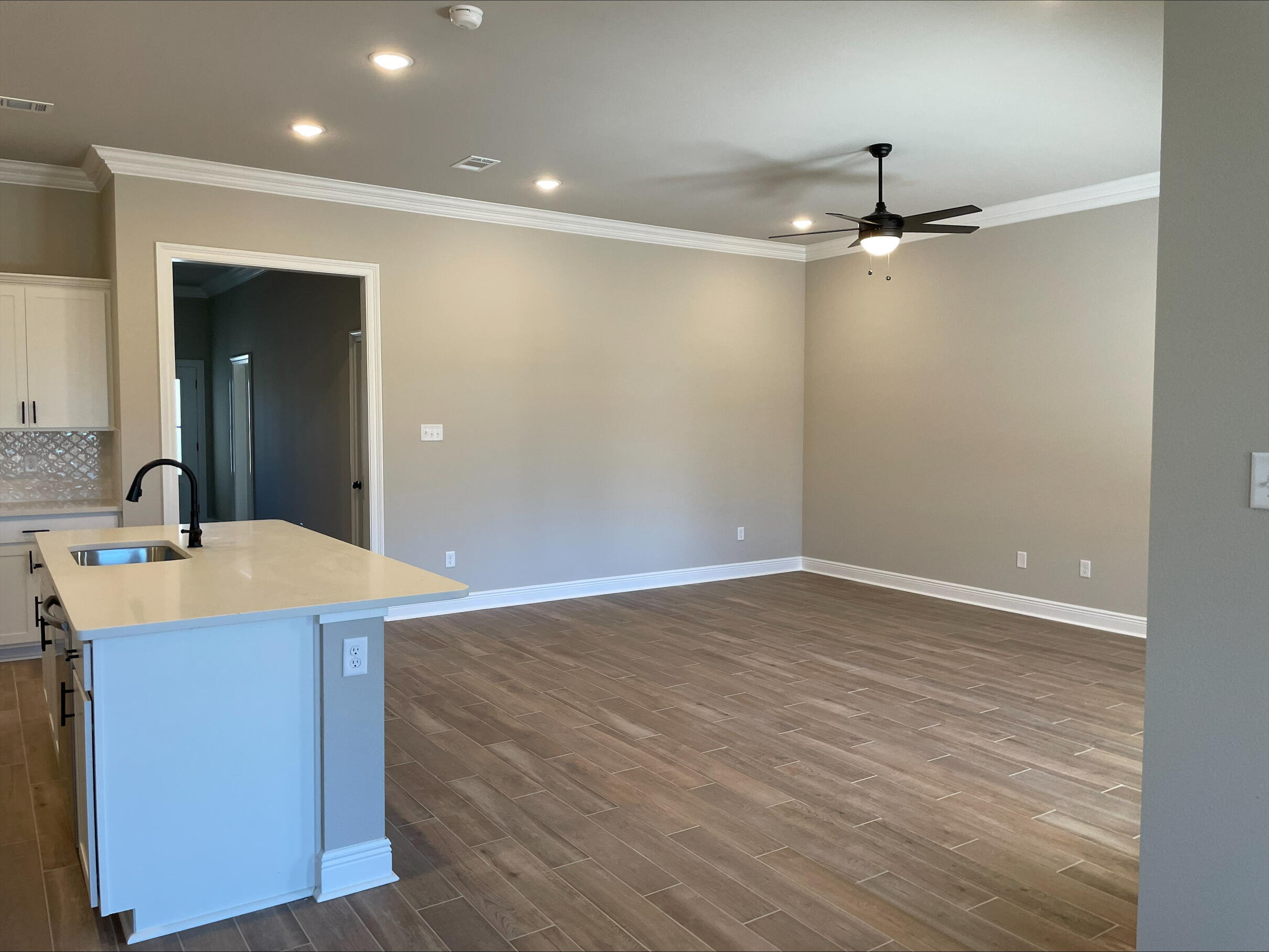 232 Hydrangea Boulevard Freeport, FL 32439 - Photo 7 of 16 LIVING