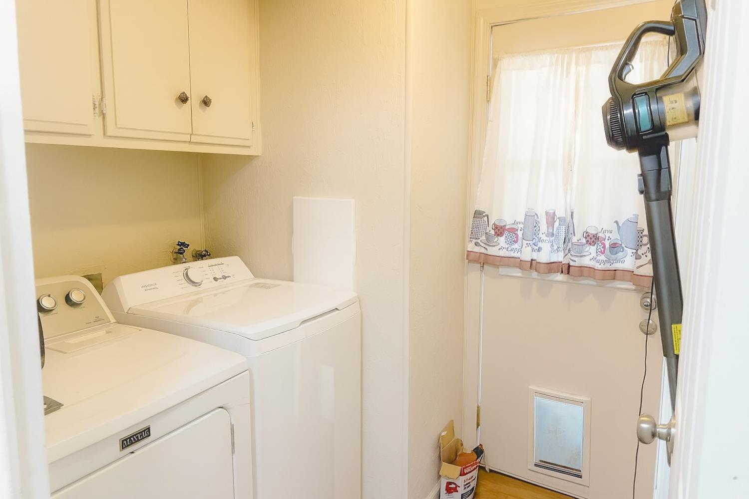 4350 Cherokee Road, Unit 46 Stockton, CA 95215 - Photo 13 of 20 a utility room with dryer and washer