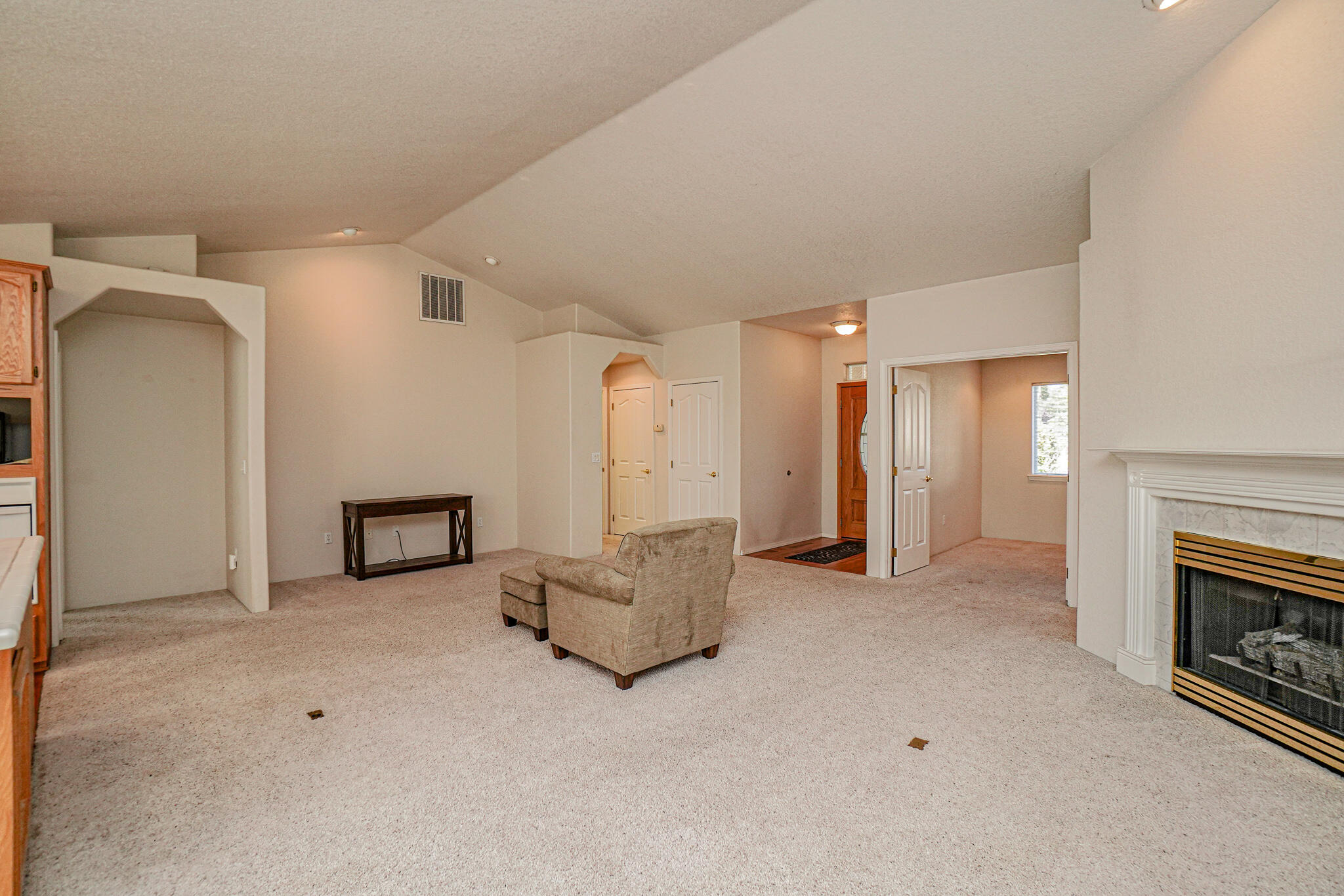 2398 Springbrook Road, Unit 4 Medford, OR 97504 - Photo 7 of 27 living 3