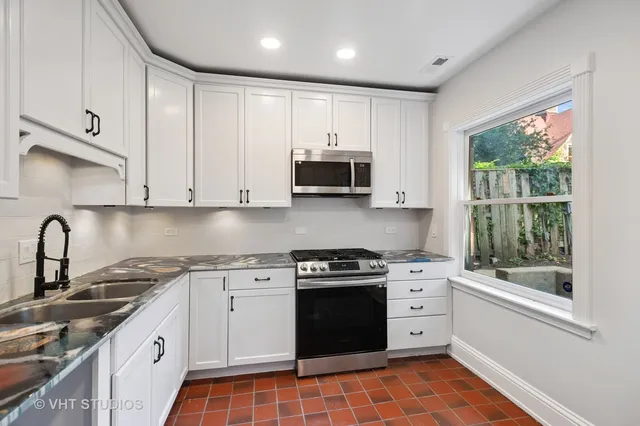 $560,000 | 4721 South Woodlawn Avenue, Unit E, Chicago, IL 60615