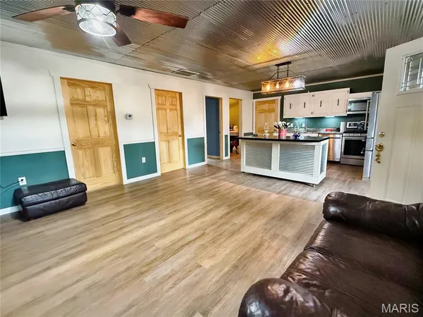 $389,999 | 21503 Highway 28, Dixon, MO 65459