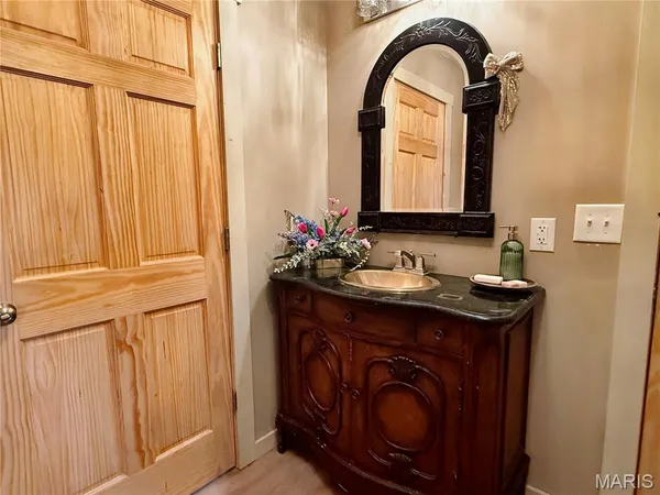 $389,999 | 21503 Highway 28, Dixon, MO 65459