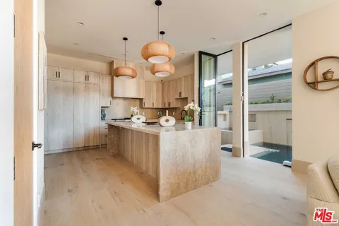 $3,960,000 | 701 Vernon Avenue, Venice, CA 90291