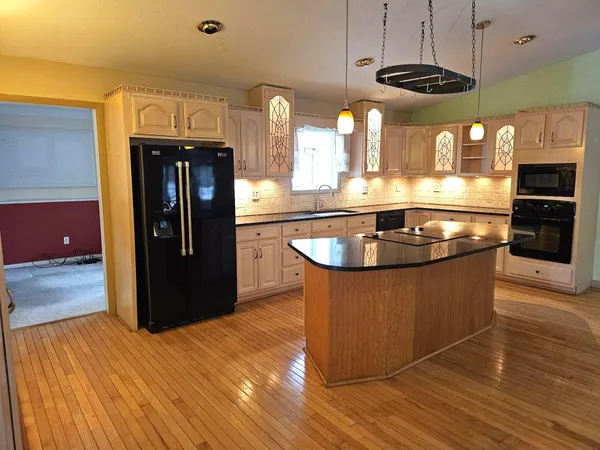 $319,900 | 4835 Staten Drive, Jackson, MI 49201