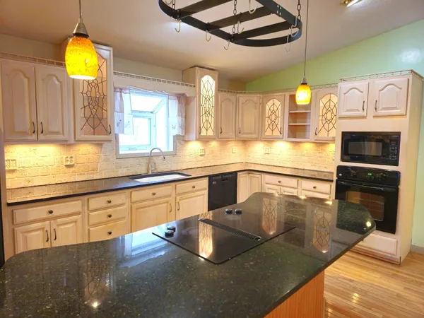 $319,900 | 4835 Staten Drive, Jackson, MI 49201