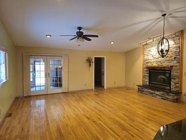 $329,900 | 4835 Staten Drive, Jackson, MI 49201