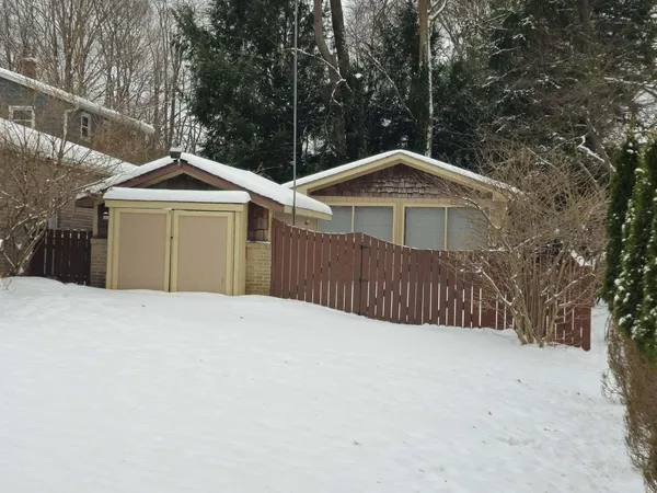 $319,900 | 4835 Staten Drive, Jackson, MI 49201