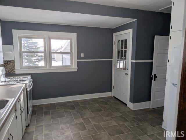 336 West Oak Street Butler, IN 46721 - Photo 2 of 15