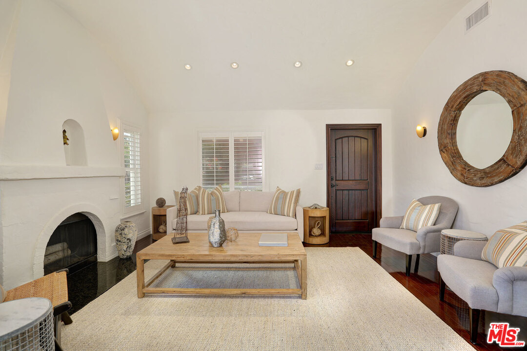 3760 May Street Los Angeles, CA 90066 - Photo 3 of 20