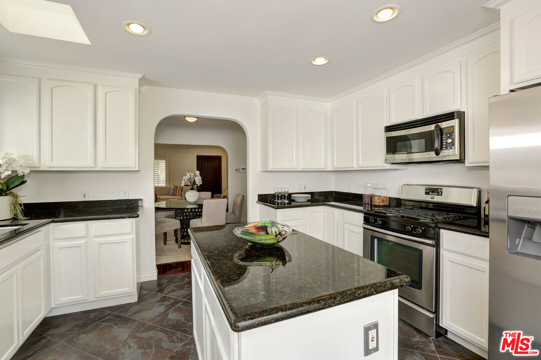 3760 May Street Los Angeles, CA 90066 - Photo 7 of 20