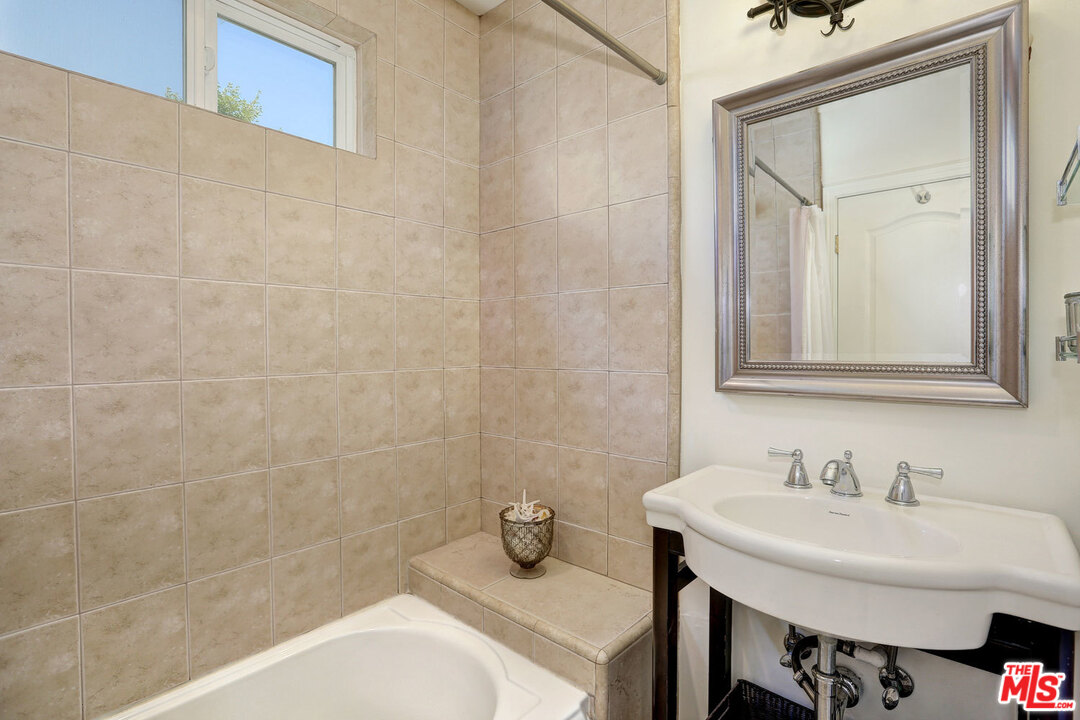 3760 May Street Los Angeles, CA 90066 - Photo 10 of 20