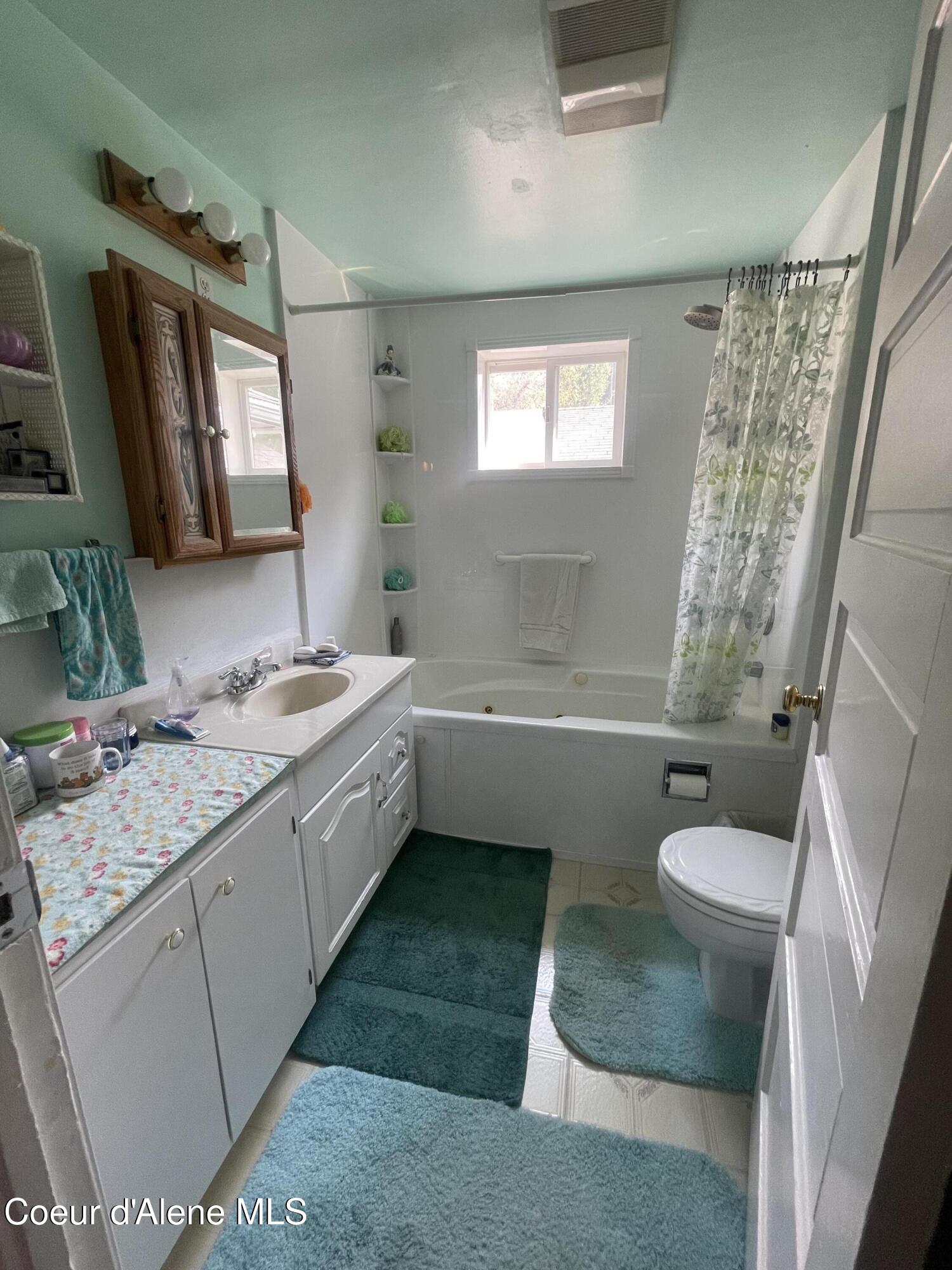 125 Sunset View Street St. Maries, ID 83861 - Photo 18 of 54 Upper Unit Bathroom