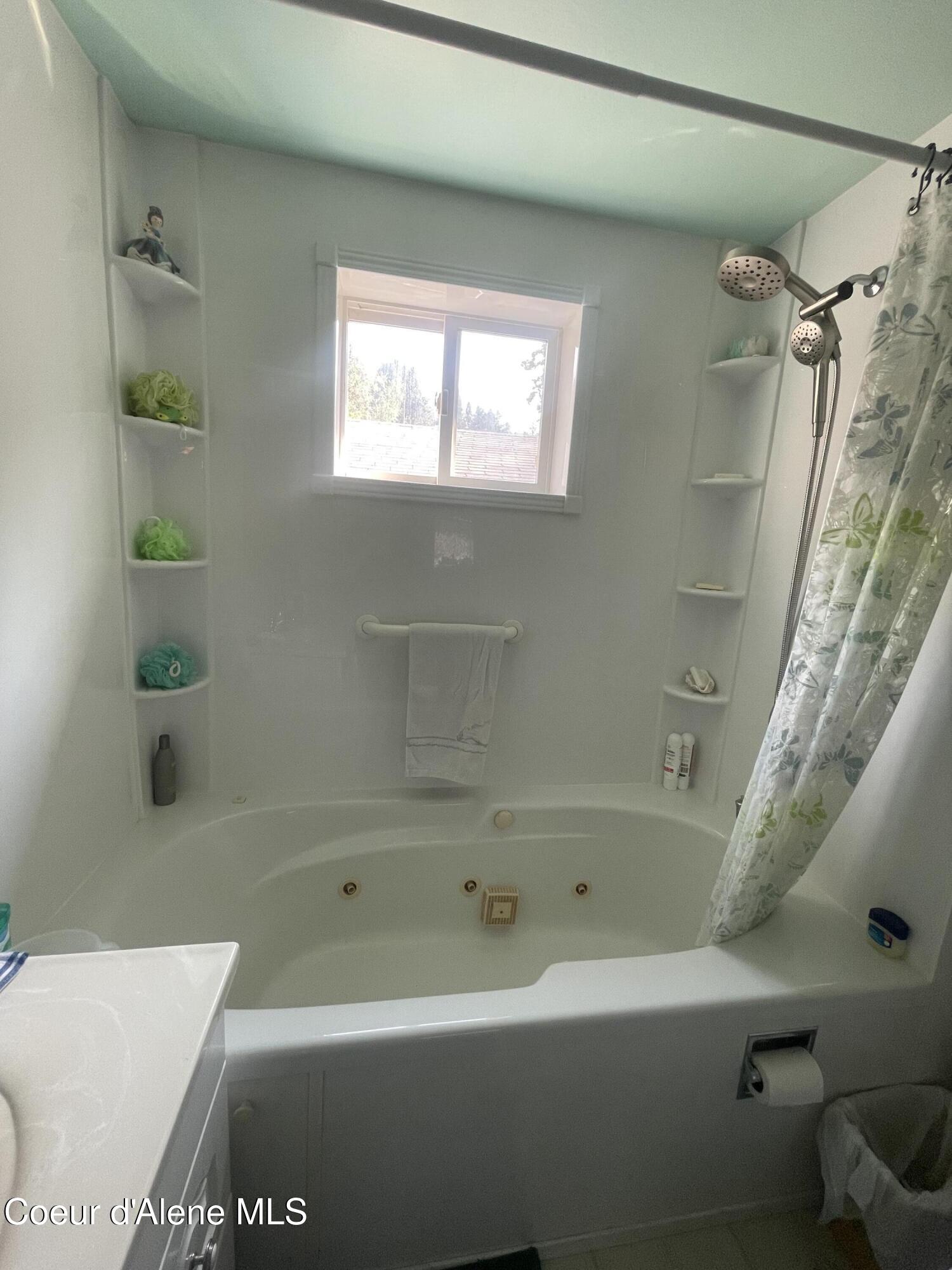 125 Sunset View Street St. Maries, ID 83861 - Photo 19 of 54 Upper Unit Bathroom