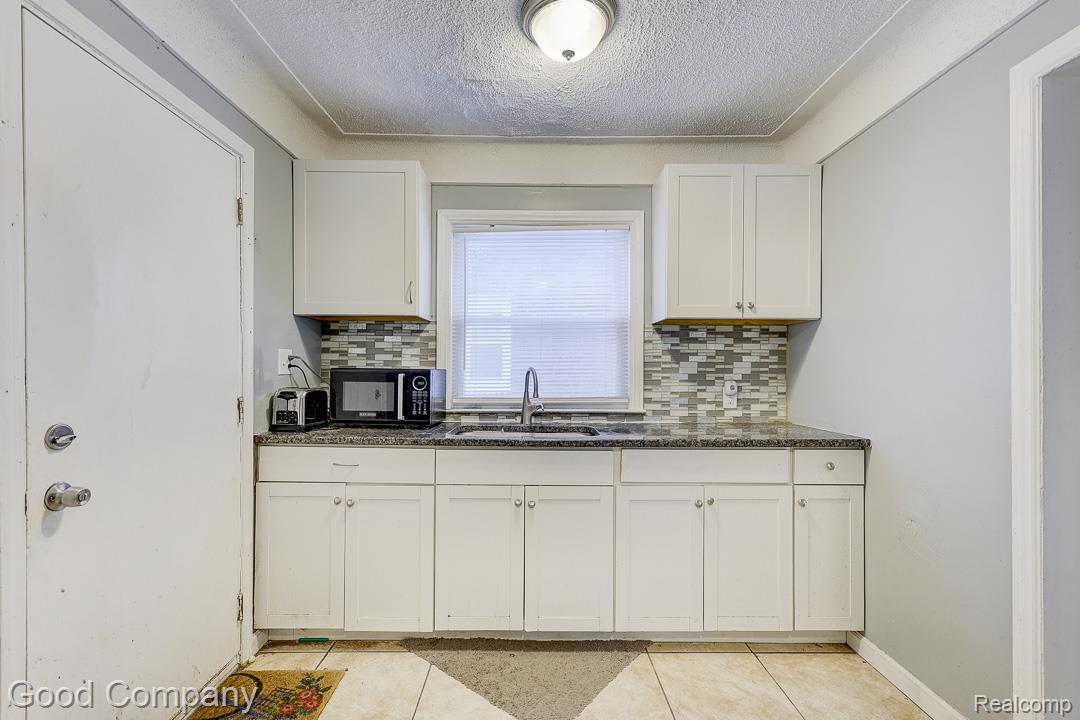 18669 Coyle Street Detroit, MI 48235 - Photo 14 of 41 18669 Coyle St.-13.jpg