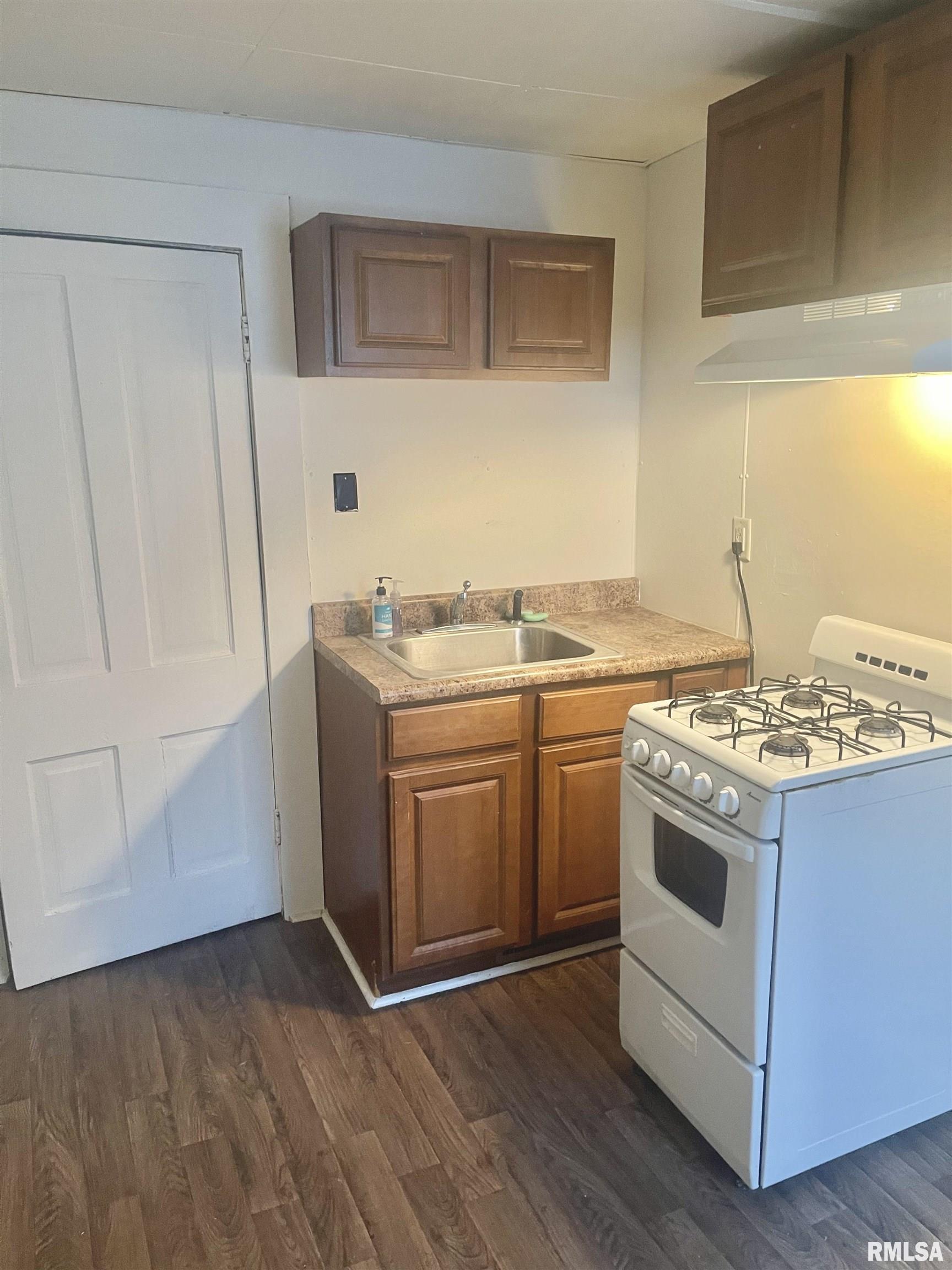 545 South Lincoln Avenue Springfield, IL 62704 - Photo 9 of 15