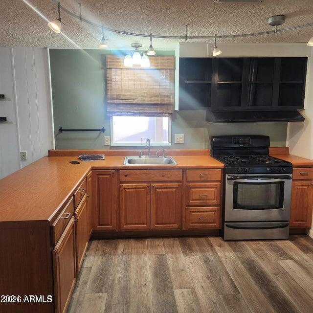 3160 East Main Street, Unit 72 Mesa, AZ 85213 - Photo 5 of 8 a kitchen with a stove and a microwave