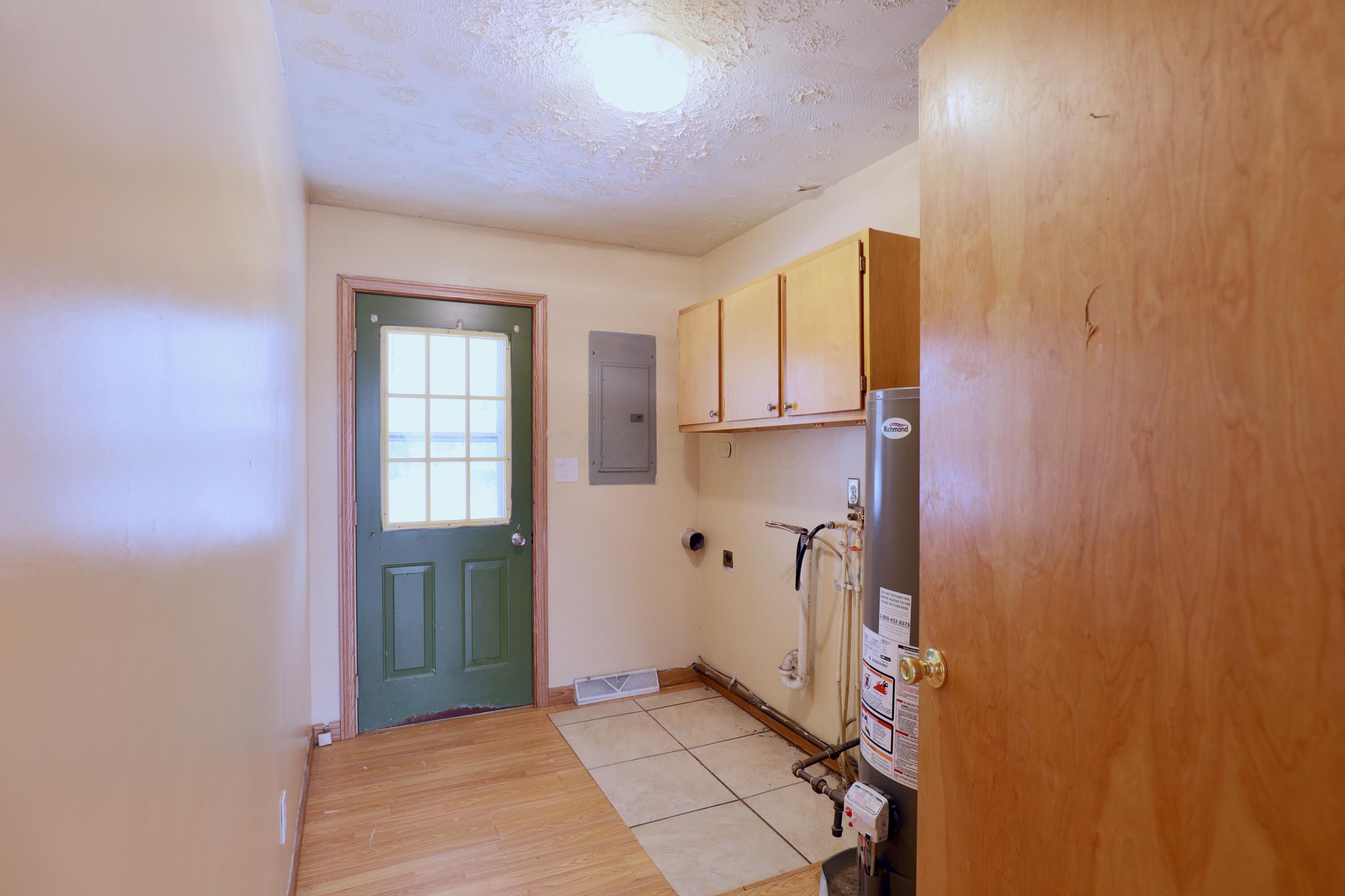 3059 West Point Road Southeast Lancaster, OH 43130 - Photo 8 of 21 First Floor Laundry