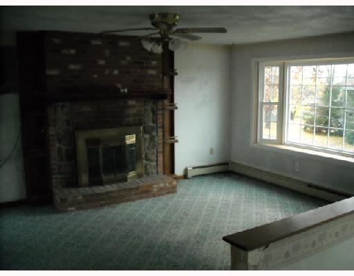3825 Mendon Road Cumberland, RI 02864 - Photo 4 of 8 Living Room.