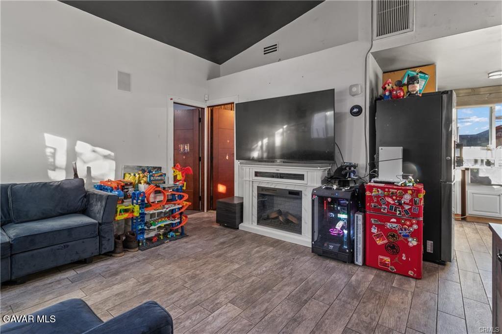 6809 Haywood Street Tujunga, CA 91042 - Photo 16 of 18 9